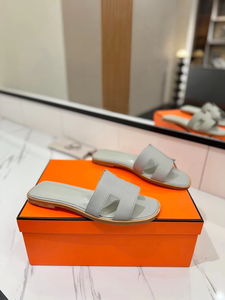 Nouvelles Chaussures de Luxe de Créateur de Qualité Supérieure 2026 – Chaussures Plates Tendance pour l'Été, Antidérapantes, Décontractées, pour la Maison et l'Extérieur, en Matière Souple - Product Image 1