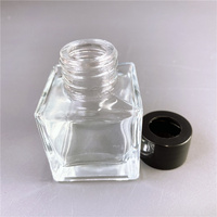 Bouteille d'huile d'arôme en verre rond carré clair avec bâtons de diffuseur de roseau désodorisant bouteille de diffuseur de roseau en verre de parfum