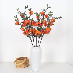 กิ่งตกแต่งผลทับทิมประดิษฐ์สีส้มแดงของเจสซี่ สำหรับตกแต่งบ้าน ห้องนั่งเล่น และทางเข้าบ้าน - Product Image 4