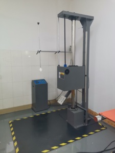 Équipement d'essai de chute libre à aile unique pour boîtes en carton ondulé ASTM D5276 - Product Image 2