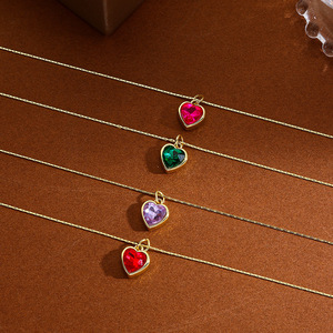 Collier tendance plaqué or 14 carats avec breloques cœur en strass multicolore Collier avec cristaux verts en forme de cœur <span class=keywords><strong>pour</strong></span> femmes - Product Image 3