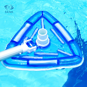 Water Crown Deluxe Triangular Transparente Cabezal de vacío ponderado de hierro fundido para limpieza de piscinas - Product Image 4