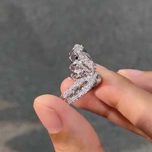Bague de fiançailles vintage en or blanc 5.00tcw plaqué rhodium avec diamant de laboratoire en forme de poire |   Certifié IGI |   Couleur D-E-F, clarté VVSVS, double - Product Image 3