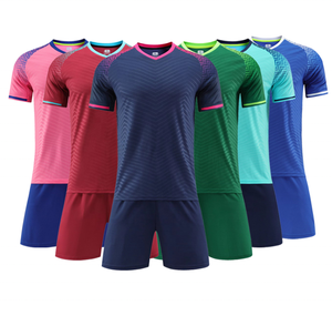 Vente en gros Chemise unisexe Vêtements de sport personnalisés Vêtements de football Offre Spéciale Doux Manches courtes Faites votre propre <span class=keywords><strong>maillot</strong></span> de football Vêtements de football - Product Image 1