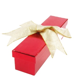 High Quality Luxury lid and base cardboard gift box packaging with ribbon with handle for Christmas