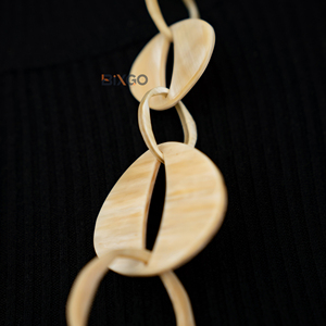 Collar Minimalista de Cuerno de Búfalo Natural con 6 Eslabones Principales, Regalo Moderno, Ligero, Sostenible, Joyería de Alta Calidad - Product Image 5