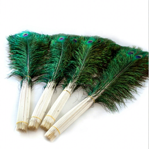 Vase floral en gros, véritable <span class=keywords><strong>plume</strong></span> <span class=keywords><strong>de</strong></span> <span class=keywords><strong>paon</strong></span> longue et naturelle, grande <span class=keywords><strong>plume</strong></span> teinte en blanc et bleu pour le carnaval, les fêtes, la décoration <span class=keywords><strong>de</strong></span> Noël et <span class=keywords><strong>de</strong></span> la maison - Product Image 1