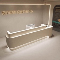 Bureau d'accueil moderne et minimaliste pour salon de beauté, entreprise, hôtel et organisation de formation