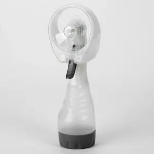 Topkeuzes Zomer Kleine Mini Spray Ventilator Outdoor Koeling Batterij Aangedreven Draagbare Watervernevelingsventilator