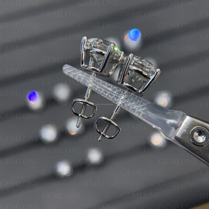 GEMLOVE 0,5-3CT IGI Lab Diamond Stud Earrings-Joyería unisex personalizada de oro de 14K/18K - Product Image 4