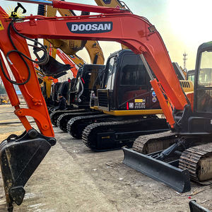Excavadoras Doosan DX55 compactas usadas para diversas tareas, versátiles con múltiples accesorios y excelente estabilidad - Product Image 2