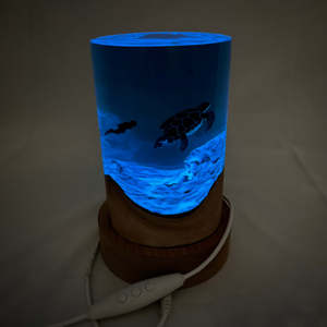 Hot Bán Handmade Epoxy Nhựa Gỗ Ánh Sáng Ban Đêm Biển Sâu Diver LED Thay Đổi Độ Sáng Có Thể Điều Chỉnh Nhiệt Độ Màu Máy Tính Để Bàn Trang Trí Đèn - Product Image 6