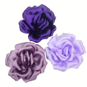 Flor de Rosa de Tela Satinada Colorida Hecha a Mano de 10 cm, Ecológica, Reutilizable, para Decoración de Cabello en Bodas y Fiestas - Product Image 1