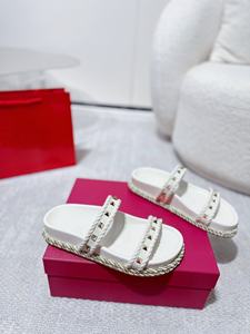 New luxury leather women's slippers of high quality, <b>flat</b> <b>sole</b> fashionable and trendy, designed by a designer summer beach <b>shoes</b> - Product Image 3