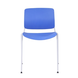 Chaise de salle à manger en plastique empilable moderne et économique avec pieds en métal pour l'école et l'atelier - Product Image 4