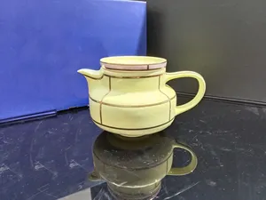 Tetera de Porcelana Blanca con Tapa y Borde Dorado, Tetera Clásica, Servicio de Té para Hotel y Hogar - Product Image 1