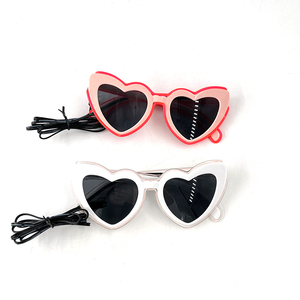 Gafas de Sol Retro de Corazón Rosa con Luces <span class=keywords><strong>LED</strong></span> Intermitentes para Mujer, Accesorios para Despedidas de Soltera, Decoraciones de Boda y Día de San Valentín - Product Image 6