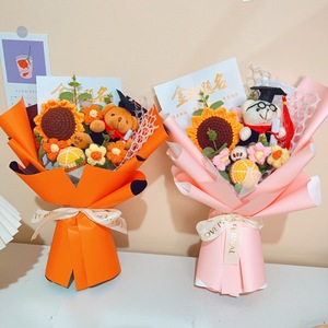 Ramo de Flores de Ganchillo Hecho a Mano Creativo CLTF con Muñeca de Graduación Doctoral, Regalo del Día del Maestro para Maestros, Compañeros de Clase, Amigos, Niñas y Niños - Product Image 3