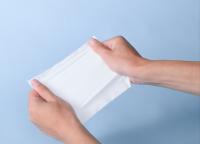 Fabricant professionnel chinois propose du papier toilette sur mesure en rouleaux de 12, fabriqué à partir de pâte de bois, vente en gros disponible en usine