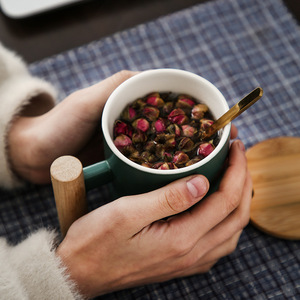 Vendita calda regalo tazza di porcellana coperchio di bambù tazza di ceramica con coperchio e cucchiaio tazza di caffè in ceramica con manico in legno - Product Image 5