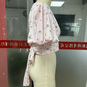 Top Corto Cruzado con Mangas Abullonadas y Estampado Floral Personalizado para Mujer, Blusa Corta para Damas - Product Image 6