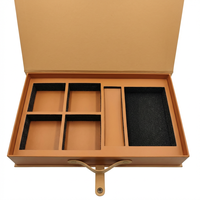 Boîte cadeau portable pour les fêtes avec poignée en PU, boîte d'emballage cadeau de luxe personnalisée