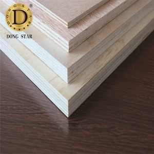 <span class=keywords><strong>Plaque</strong></span> de <span class=keywords><strong>contreplaqué</strong></span> stratifié en bouleau, pin et cèdre de la Baltique 4x8 18mm pour coffrage extérieur, construction et mobilier, résistant à l'eau - Product Image 1