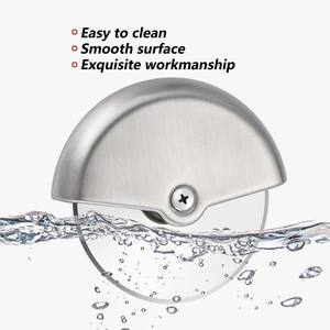 अनुकूलित लोगो पिज्जा घूर्णन स्लाइसर 304 स्टेनलेस स्टील पिज्जा चाकू तेज ब्लेड स्टेनलेस स्टील एकल 8 सेमी पिज्जा कटर व्हील - Product Image 3