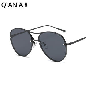 Gafas de Sol Aviador Qianai con Marco Metálico Dorado, Protección UV400, Unisex, Modernas, para Conducir, Tipo 3 Lentes, Material AC - Product Image 5