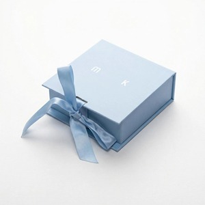 Scatola Regalo Rigida Personalizzata a Forma di Libro, Confezione di Lusso Quadrata con Chiusura Magnetica e Nastro per Gioielli - Product Image 2