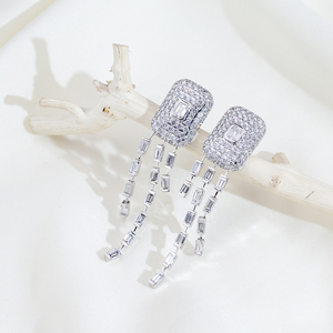 ต่างหูเพชรทองคำขาว 18K รุ่น MSE-869 ของ Messi Jewelry สำหรับผู้หญิง - Product Image 6