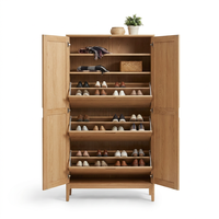 Meuble à chaussures en rotin nordique avec portes en bois de chêne clair et pieds effilés pour entrée et couloir