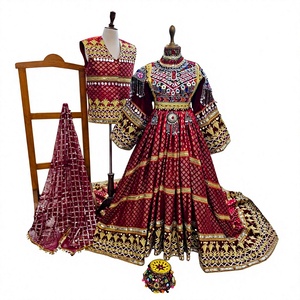 Vestido de terciopelo rojo bordado de inspiración afgana con mangas abullonadas, vestido formal bohemio largo hasta el suelo con pedrería - Product Image 1