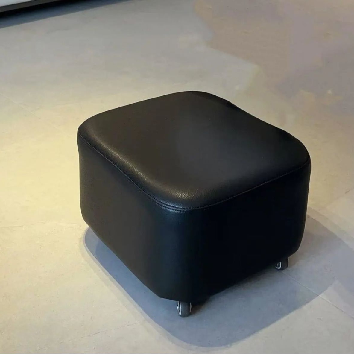 Clásico Negro - Taburete con Ruedas [Sin Respaldo]