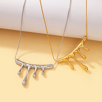 Collier en acier inoxydable hypoallergénique étanche avec pendentif goutte d'eau fondue minimaliste en métal liquide pour femme - Vente en gros