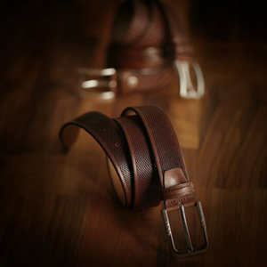 Fabricant de ceintures en cuir véritable sur mesure, vente en gros de ceintures classiques pour hommes de Divine International - Product Image 1