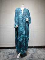 Ensemble Abaya et Hijab à Imprimé Marbre Artistique – Mode Modeste Contemporaine pour Boutique de Vêtements Féminins – Ensemble Robe Abaya
