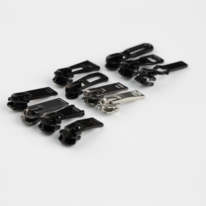 Tùy chỉnh kim loại thanh trượt dây kéo <span class=keywords><strong>puller</strong></span> cho túi quần áo chuỗi cung ứng toàn cầu có sẵn vật liệu kẽm - Product Image 1