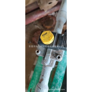 Válvula Solenoide Castel 1079/11, Válvula de Control para Unidad de Enfriamiento con Bobina de 220V - Product Image 1