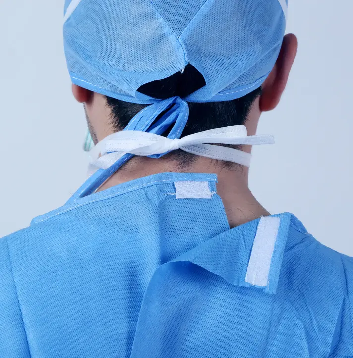 डिस्पोजेबल नीले, हरे सर्जिकल गाउन एसएमएस चिकित्सा गाउन गैर बुना प्रबलित गाउन