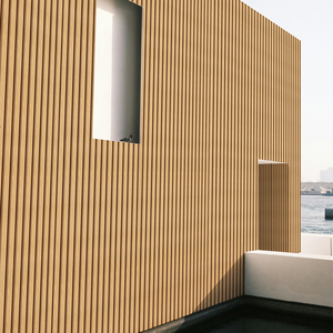 Revêtement mural extérieur en bois composite, grille cannelée décorative, lamelles co-extrudées WPC, panneau mural extérieur pour bardage <span class=keywords><strong>de</strong></span> maison - Product Image 1