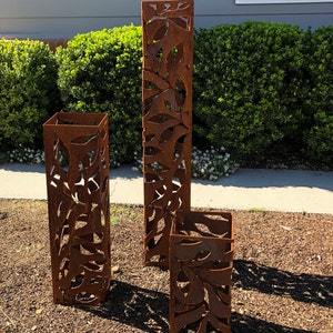Borne lumineuse en acier Corten effet rouillé pour allée de villa et entrée de propriété - Product Image 3
