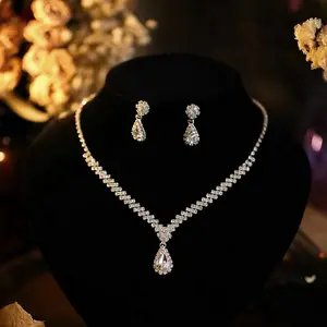 Fashion dubai Crystal Bride Jewelry Set Rhinestone Silver-plated Wedding Dress Banquet Necklace Earring Set Ladies Gift