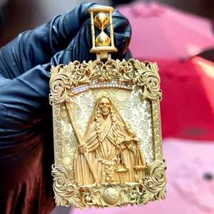 Pendentif religieux Santa Muerte La Muerte Grim Reaper Skull avec breloque sablier, Moissanite VVS, en argent sterling 925 plaqué or - Product Image 1