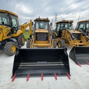 Nouvelle mini-pelleteuse 420f 420f2, rétrocaveuse 420 JCB 3cx 4cx 1cx, rétrocaveuse d'occasion - Product Image 2