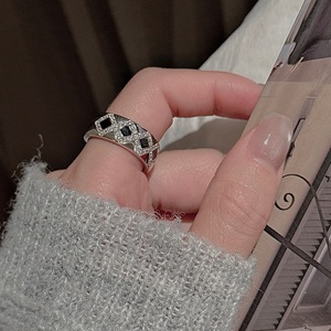 แหวนเงินแท้ S925 ประดับเพชรซิคอน ดีไซน์วินเทจ ชุบทองคำขาว ดีไซน์เรียบง่าย ทันสมัย แหวนปรับขนาดได้ 18K - Product Image 3