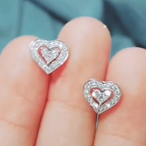 Mini orecchini a forma di cuore per donna, accessori di moda minimalisti e carini da indossare tutti i giorni - Product Image 6