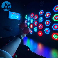 Mur d'activités interactif lumineux à LED en matériau PC activé pour salle de jeux, labyrinthe, arène, jardin, aéroport, parc de trampolines