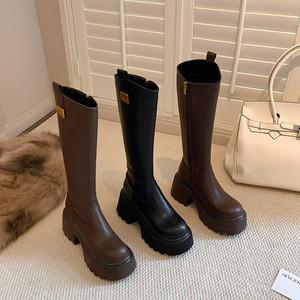 Nouvelles bottes coréennes rétro unies antidérapantes imperméables à la mode, simples et polyvalentes, avec boucle de ceinture épaisse et bout rond à talon haut - Product Image 5