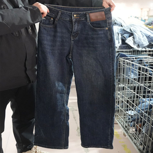 Vaqueros Usados de 38 kg para las Cuatro Estaciones, Venta al por Mayor de Fábrica, Ajuste Popular para Chicas Urbanas que Buscan un Estilo Elegante y Seguro para el Uso Diario - Product Image 4